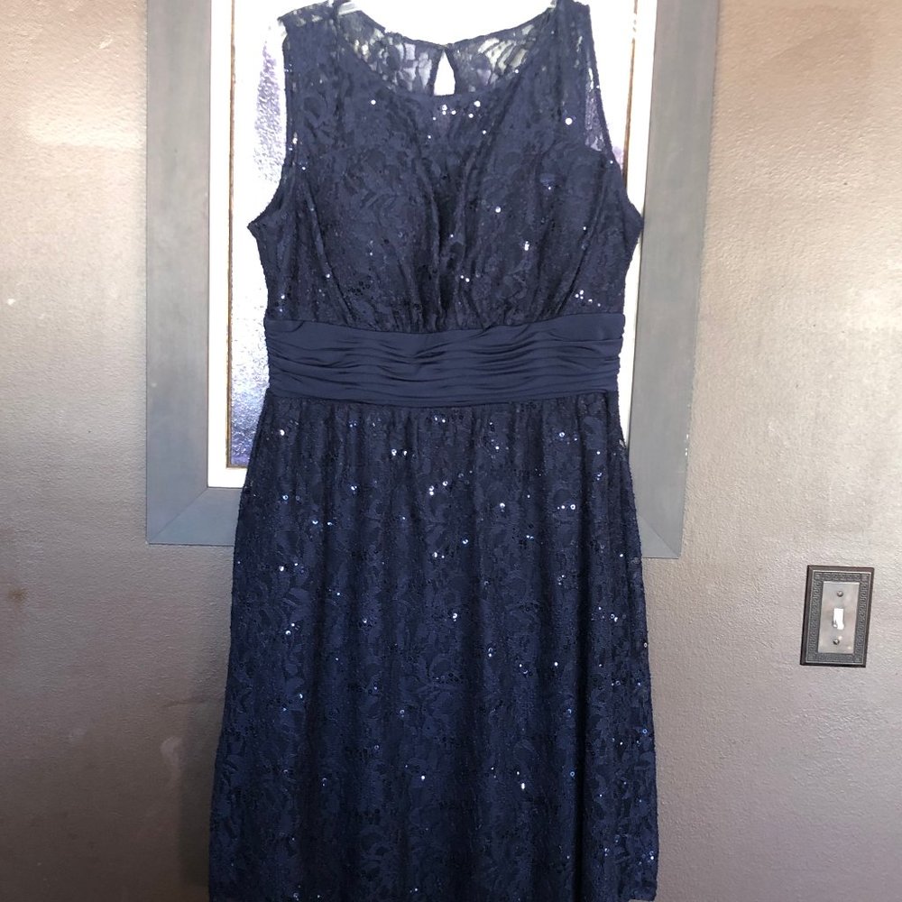 Navy cocktail dress - size 18 - EUC